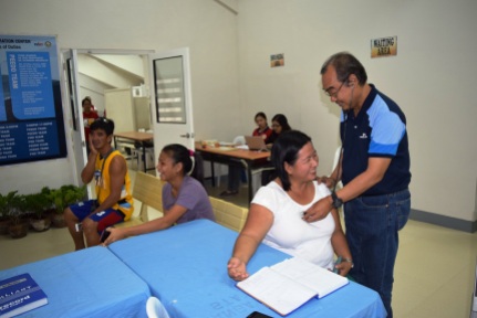 Palaro Medical Team Head Dr. Agapito Hornido checks up a delegate at the Medical Operations Center of the Palarong Pambansa 2015. noel baguio/davnor pio